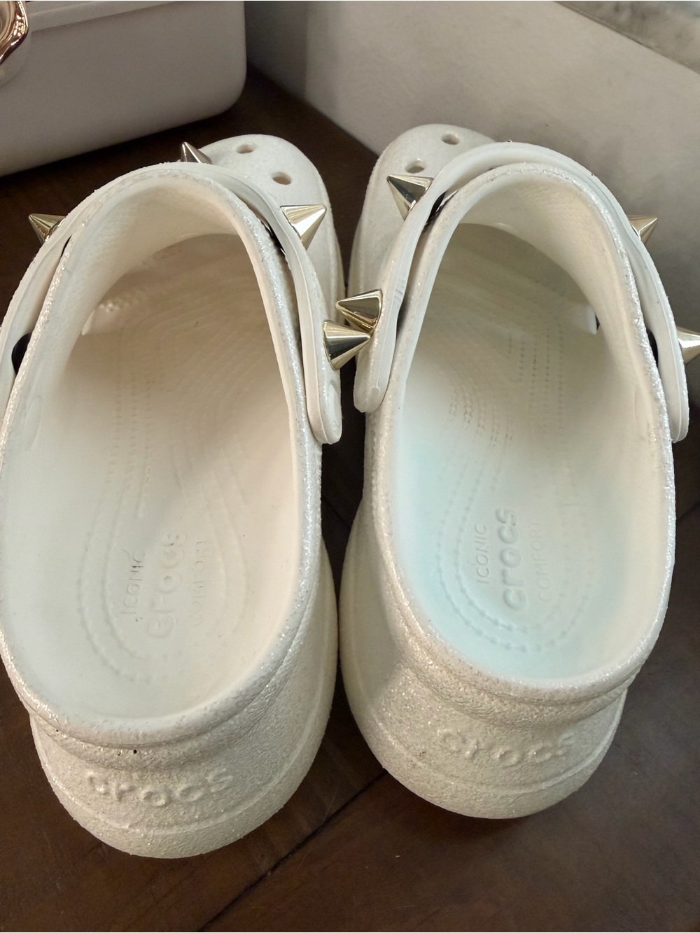Crocs Classic Bae Glitter Stud Clog Womens size 8 gold stud RARE crocs - Picture 8 of 10